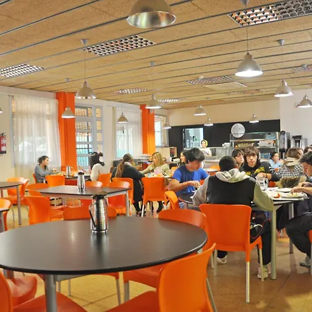 Residencia Universitaria Resa Sant Jordi Hostel *