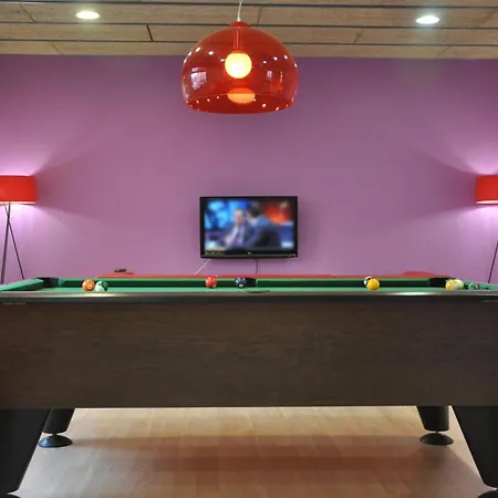 Hostel Residencia Universitaria Resa Sant Jordi *